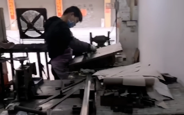 Making mould for custom cosmetic bag production